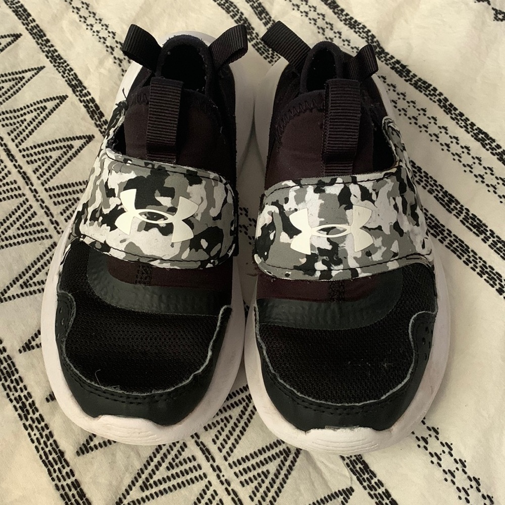 Boys Under Armour Black Camo Slip-On Shoes Size 13K